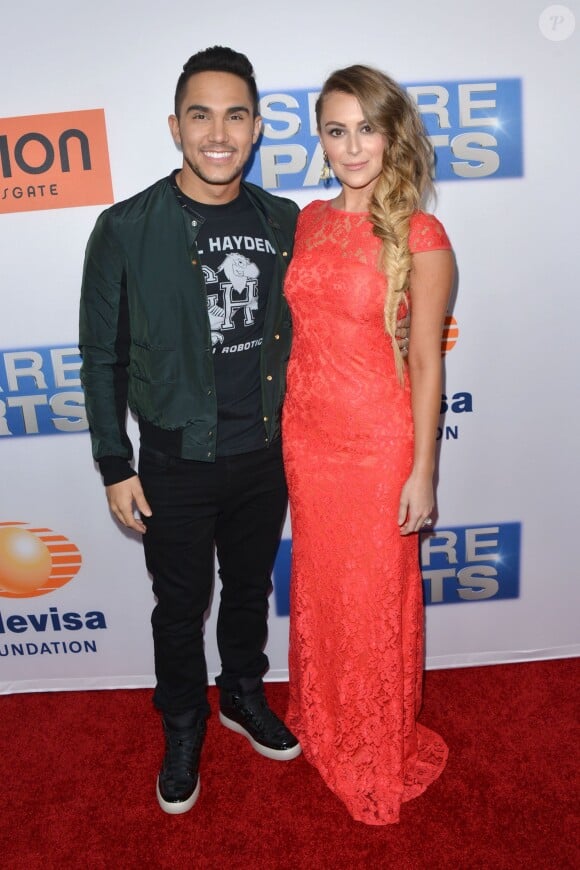 Le chanteur Carlos Pena, Jr. et son épouse Alexa Vega lors de la première de Spare Parts à Los Angeles, le 8 janvier 2015.