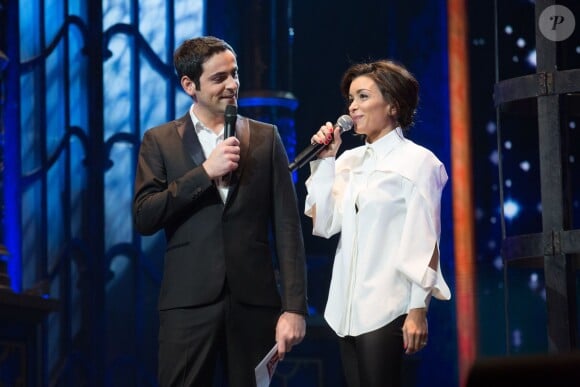 Exclusif - Camille Combal et Jenifer Bartoli - Les chanteurs chantent Disney au théâtre Mogador à Paris, le 4 décembre 2013.