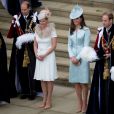  Le prince Andrew (à droite) avec le prince Edward, la comtesse Sophie de Wessex, Kate Middleton, le prince William lors des cérémonies de l'ordre de la jarretière le 16 juin 2014 