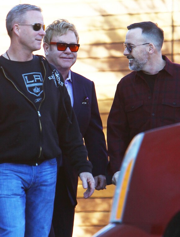 Elton John et son mari David Furnish vont faire du shopping à West Hollywood le 2 janvier 2015