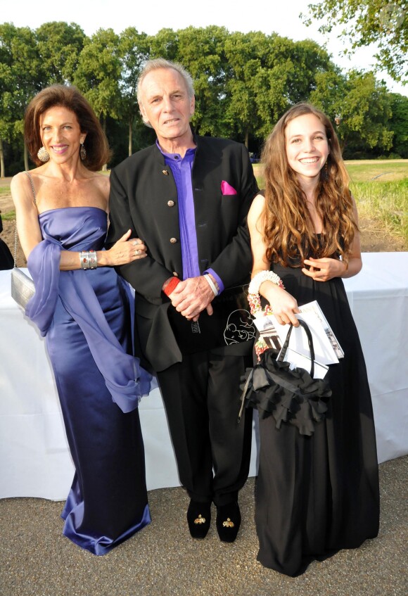 Mark Shand, frère de la duchesse Camilla Parker Bowles, avec son ex-épouse Cleo Goldsmith et leur fille Ayesha en juin 2010 lors d'un événement caritatif