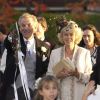 Mark Shand et Camilla Parker Bowles en famille le 4 octobre 2003 lors du mariage d'une nièce de la duchesse à Stourpaine, dans le Dorset.