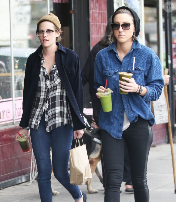 Kristen Stewart et Alicia Cargile (son ancienne assistante qui est devenue une meilleure amie) passent du temps ensemble la veille de Noël à Silverlake, le 24 décembre 2014. 