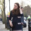 Kate Middleton, duchesse de Cambridge, enceinte de 6 mois, arrive à l'école primaire Barlby dans l'ouest de Londres le 15 janvier 2015 pour baptiser The Clore Art Room.