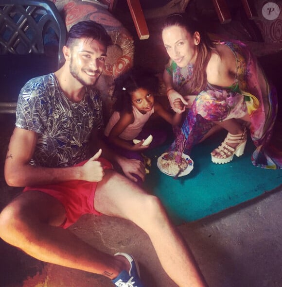 Vanessa Lawrens et son petit ami Julien Guirado : Les amoureux à Punta Cana, en janvier 2015