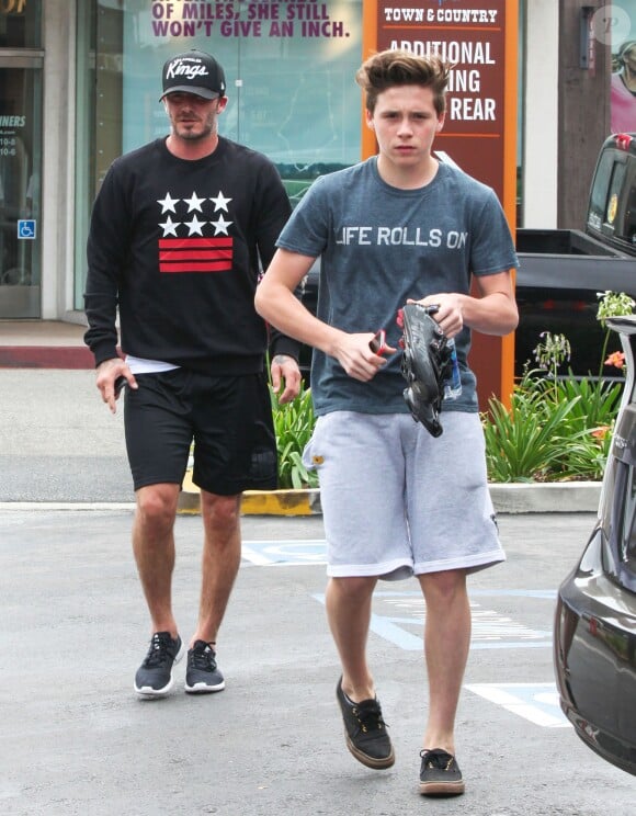 David Beckham et son fils Brooklyn à Brentwood, le 15 juillet 2014.
