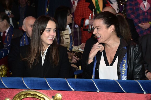 Stéphanie et Pauline bien complices... La princesse Stéphanie de Monaco était accompagnée de ses filles Camille Gottlieb et Pauline Ducruet le 18 janvier 2015 au chapiteau Fontvieille, au 4e soir du 39e Festival International du Cirque de Monte-Carlo.