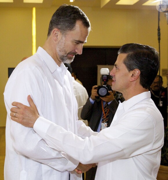 Le roi Felipe VI d'Espagne et le président mexicain Enrique Pena Nieto à Veracruz au Mexique le 8 décembre 2014.