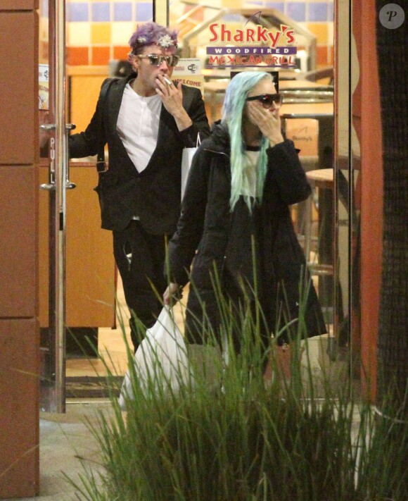 Exclusif - L'actrice Amanda Bynes est allée dîner avec un ami au restaurant Sharky's Mexican Grill à Beverly Hills. Le 13 novembre 2014
