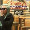 Exclusif - Amanda Bynes est allée dîner avec un ami au restaurant Sharky's Mexican Grill à Beverly Hills. Le 13 novembre 2014