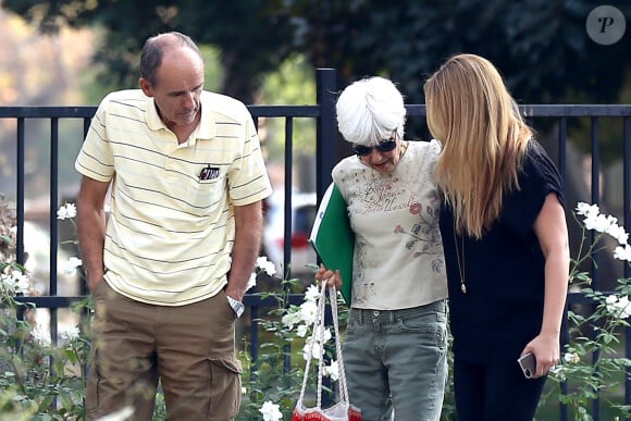 Les parents d'Amanda Bynes Rick Bynes et Lynn Organ arrivent à l'hôpital de Las Encinas, à Los Angeles, le 10 octobre 2014.