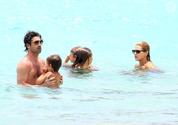 Patrick Dempsey, sa femme Jillian et leurs enfants lors de vacances de Pâques à Los Cabos, fin mars 2013