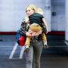 Hilary Duff se promène avec son fils Luca dans un centre commercial à Los Angeles, le 23 janvier 2015  