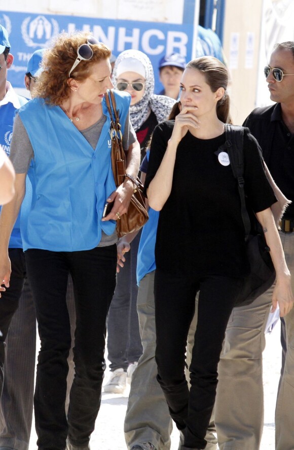 Angelina Jolie est allée à la rencontre des réfugiés dans un camp de Mafraq, en Jordanie, le 11 septembre 2012.