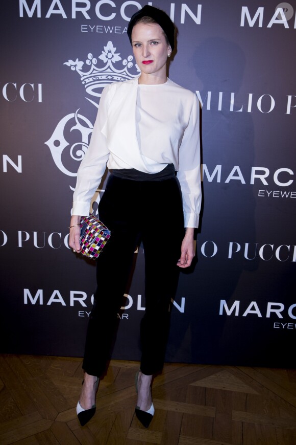 Olympia Scarry assiste au dîner de présentation d'Emilio Pucci Eyewear par Marcolin à l'ambassade d'Italie. Paris, le 26 janvier 2015.