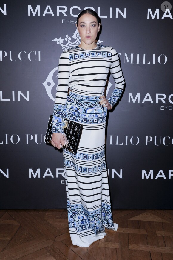 Mia Moretti assiste au dîner de présentation d'Emilio Pucci Eyewear par Marcolin à l'ambassade d'Italie. Paris, le 26 janvier 2015.