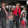 Johnny Hallyday quitte Los Angeles en famille pour rejoindre Paris le 14 octobre 2014. Le rocker était accompagné de sa femme Laeticia, de ses filles Jade et Joy ainsi que la grand-mère de son épouse Eliette et de son chien Santos.