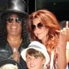 Slash honoré devant sa femme Perla et ses enfants, d'une étoile sur le Hollywood Walk of Fame, à Los Angeles le 10 juillet 2012