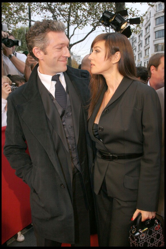 Monica Bellucci et Vincent Cassel tendres amoureux à Paris le 12 octobre 2008.