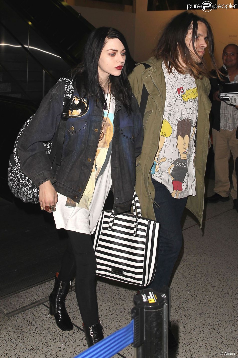Frances Bean Cobain et son fiancé Isaiah Silva à l&#039;aéroport de Los Angeles de retour sur Festival du Film de Sundace, le 26 janvier 2015.
