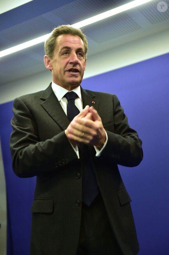 Nicolas Sarkozy rencontre les nouveaux adhérents à l'UMP au siège du parti à Paris, le 16 janvier 2015.