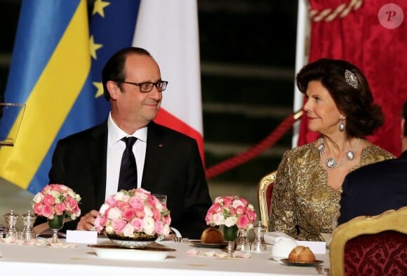 François Hollande lors du dîner d'Etat au Palais de l'Elysée à Paris en l'honneur du roi Carl XVI GustaF et la reine Silvia de Suède le 2 décembre 2014