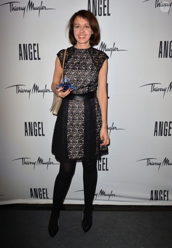 Valérie Bonneton - Photocall lors de la présentation de la nouvelle étoile de la galaxie "Angel" de Thierry Mugler avec sa nouvelle égérie Georgia May Jagger à la Coupole du Printemps Haussmann à Paris, le 30 janvier 2015.