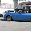 Exclusif - Johnny Hallyday emmène Jade déjeuner en Rolls-Royce décapotable bleue dans un restaurant à Pacific Palisades, le 31 janvier 2015.