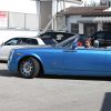 Exclusif - Johnny Hallyday emmène sa fille Jade déjeuner en Rolls-Royce décapotable bleue dans un restaurant à Pacific Palisades, le 31 janvier 2015.