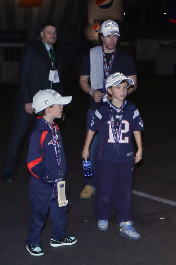 Mark Wahlberg et ses fils Brendan et Michael après le Super Bowl qui opposait les New England Patriots aux Seahawks de Seattle le 1er février 2015 au Phoenix Stadium de Glendale