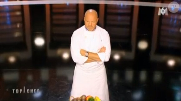 Philippe Etchebest passe derrière les fourneaux, dans Top Chef 2015 sur M6, le lundi 2 février 2015.