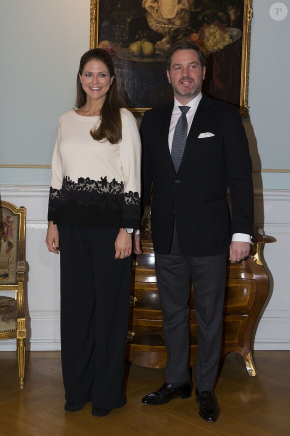 La princesse Madeleine de Suède, enceinte de cinq mois de son deuxième enfant, et son mari Christopher O'Neill étaient reçus le 2 février 2015 à déjeuner au château de Gävle.