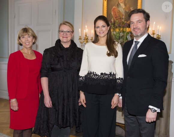 La princesse Madeleine de Suède, enceinte de cinq mois de son deuxième enfant, et son mari Christopher O'Neill étaient reçus le 2 février 2015 à déjeuner au château de Gävle.