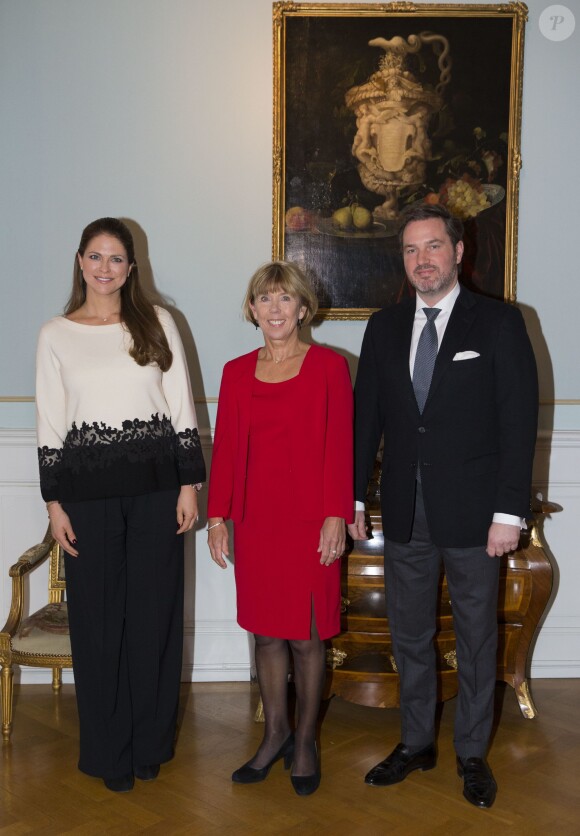 La princesse Madeleine de Suède, enceinte de cinq mois de son deuxième enfant, et son mari Christopher O'Neill étaient reçus le 2 février 2015 à déjeuner au château de Gävle.