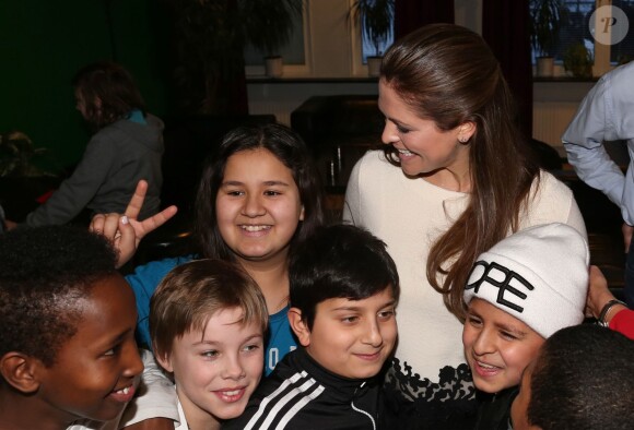 La princesse Madeleine de Suède, enceinte de 5 mois de son deuxième enfant, a eu beaucoup de succès lors de sa venue au centre de loisirs de Gävle. La princesse et son mari Christopher O'Neill étaient le 2 février 2015 en visite officielle à Gävle.