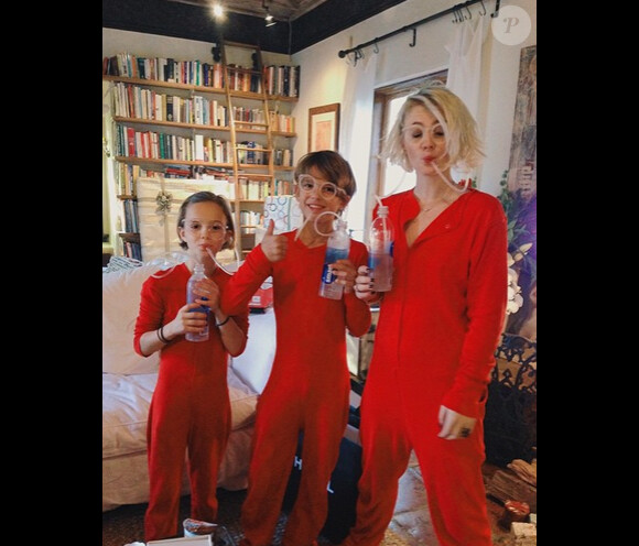 Gabrielle Anwar a ajouté une photo de ses trois enfants Paisley Rose, Hugo et Willow sur son compte Instagram le 21 décembre 2014 