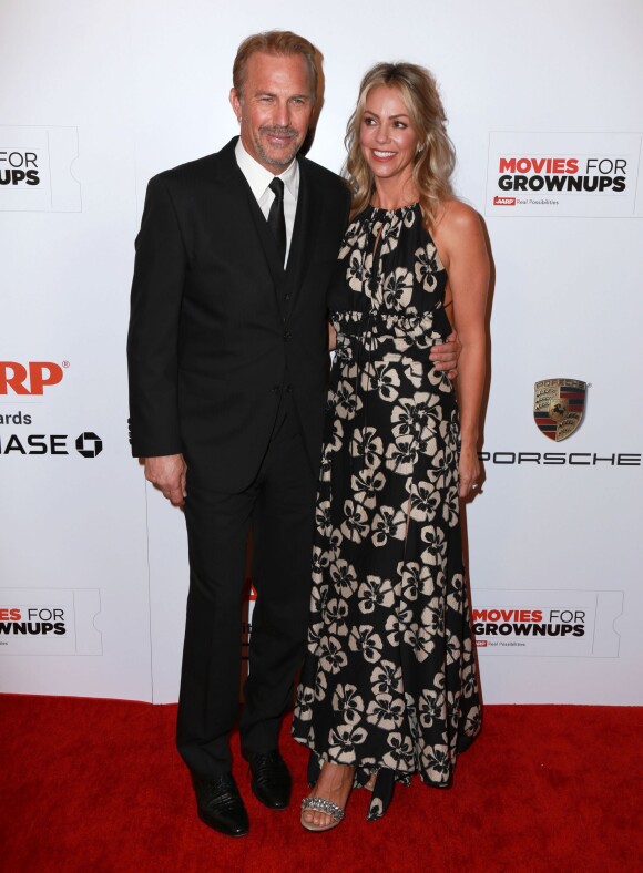 Kevin Costner et sa femme Christine Baumgartner à la 14ème soirée "AARP Movies for Grownups" à Beverly Hills. Le 2 février 2015