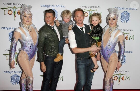 Neil Patrick Harris, son compagnon David Burtka, leur fils Gideon et leur fille Harper venues voir le spectacle Totem du Cirque du Soleil sous le Grand Chapiteau au Santa Monica Pier, a Santa Monica, le 21 janvier 2014.