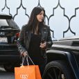 Kim Kardashian quitte le magasin Eggy à Los Angeles, le 4 février 2015.