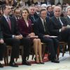 Le roi Felipe VI et la reine Letizia d'Espagne remettaient le 2 février 2015 les médailles d'or des beaux-arts 2013 à seize lauréats au palais royal à Madrid.