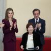 Le roi Felipe VI et la reine Letizia d'Espagne remettaient le 2 février 2015 les médailles d'or des beaux-arts 2013 à seize lauréats au palais royal à Madrid.