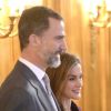 Le roi Felipe VI et la reine Letizia d'Espagne recevaient le 3 février 2015 au palais de la Zarzuela les membres de la direction de la fondation du théâtre royal.