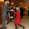 Le roi Felipe VI et la reine Letizia d'Espagne recevaient le 3 février 2015 au palais de la Zarzuela les membres de la direction de la fondation du théâtre royal.