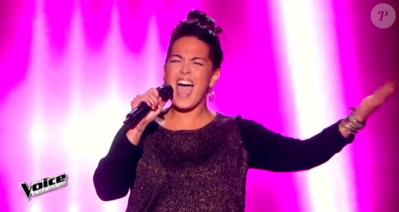 Julie Gonzalez dans The Voice 4, sur TF1, le samedi 7 février 2015