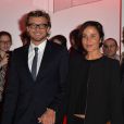 Simon Baker et son épouse Rebecca Rigg est invité dans les locaux de TF1 pour remettre à Nonce Paolini la Citroen DS de son personnage dans la série Mentalist, le vendredi 6 février 2015.