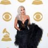 Lady Gaga se la joue "old glamour" dans une scintillante robe bustier Brandon Maxwell, son deuxième look des 57e Grammy Awards. Los Angeles, le 8 février 2015.
