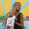 Fiona Cabaye et sa fille Charlize lors du match France - Allemagne à Rio de Janeiro au Brésil le 4 juillet 2014