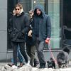 Zachary Quinto et son compagnon Miles McMillan promènent leurs chiens dans les rues de New York. Le 8 février 2015