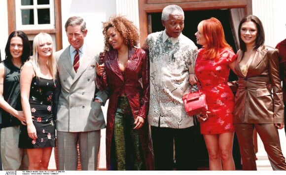 Les Spice Girls et le Prince Charles reçus par Nelson Mandela à Johannesburg en Afrique du Sud le 1er novembre 1997