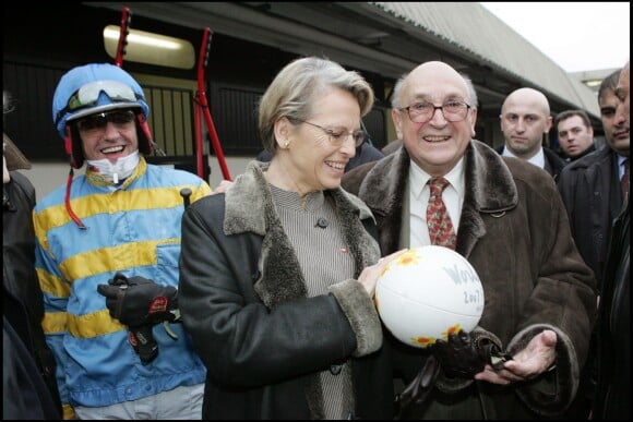 Michèle Alliot-Marie et son père Bernard Marie à Vincennes, le 28 janvier 2007.